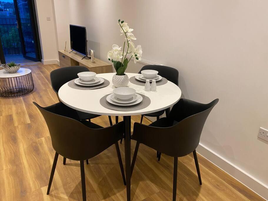 Triple T Homes Cosy 2 Bedroom Apartment With Balcony Ilford Eksteriør bilde